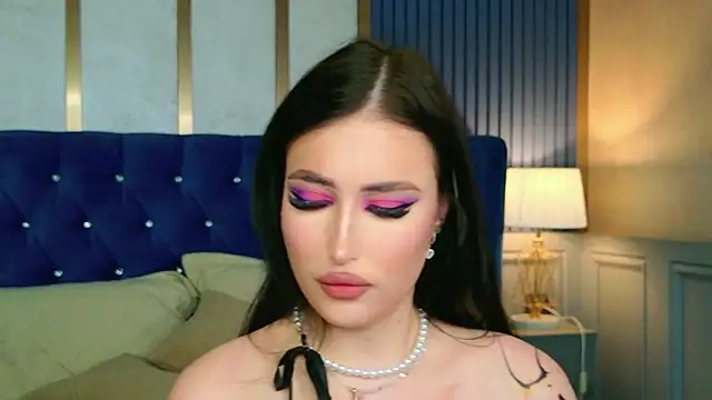 EmmaLawrens Adlı Modelin Canlı XXX Sohbeti