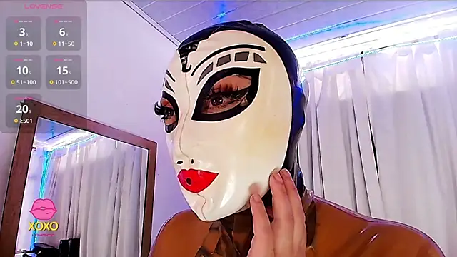 แชท XXX สดของ LatexDevil_Blondie