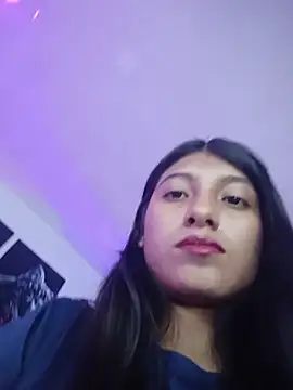 YeseniaRodriguez3 élő XXX-chatje