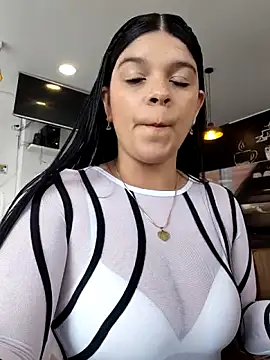 دردشة Layla-daring الجنسية المباشرة