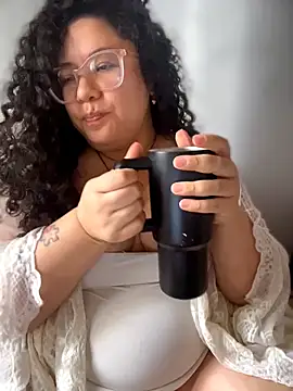 Chat +18 de VanesssaMilf_ ao vivo