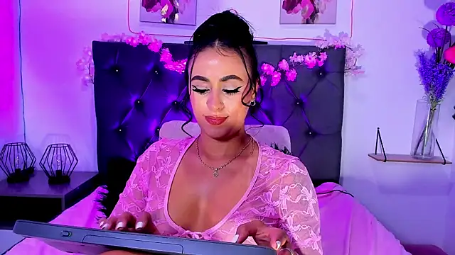 Chat XXX en directo de SagiraBelle