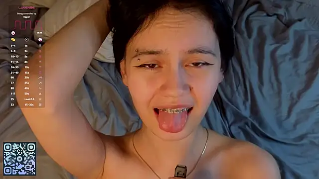 Pertunjukan Kamera Web BeatrisRosel