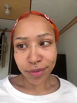 Czat XXX na żywo – suky_pou