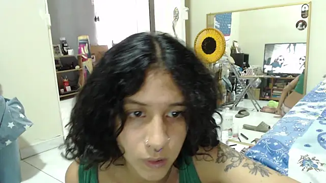 Chatroom XXX en direct de AlinaWoolf_