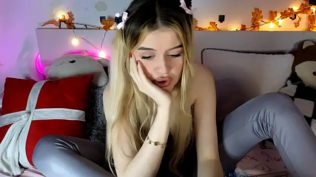 nicollewetpussy's Live XXX Chat