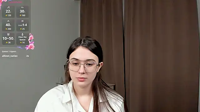 LareeGuzzo élő XXX-chatje