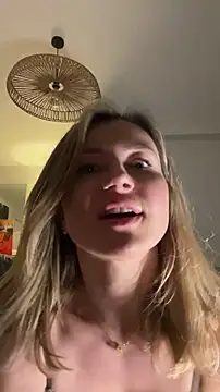 WhereisAlice – Live XXX-chat