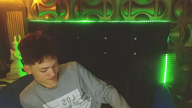 cruz_dante: διαδικτυακό σόου στην κάμερα