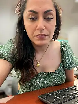 YourQueen18 live XXX chat