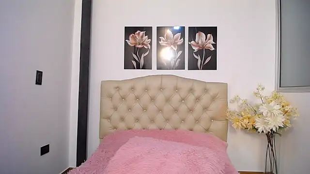 Chat +18 de pinky_f00x ao vivo