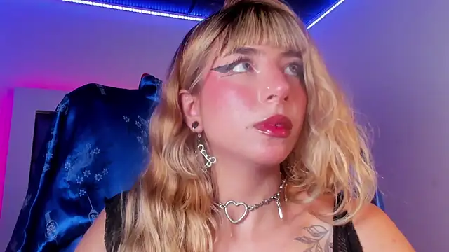 adhalee_js' Live XXX Chat