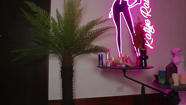 Katyerave live XXX chat