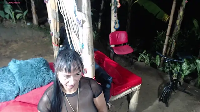 esmeralda_li's Live XXX Chat