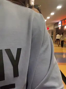 lindaandtony: διαδικτυακό σόου στην κάμερα