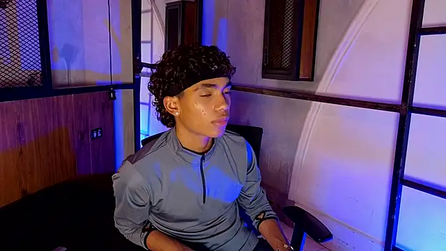 AlanCutee: онлайн-секс-чат