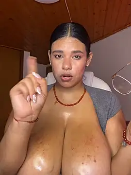 Isabella_boobd élő XXX-chatje