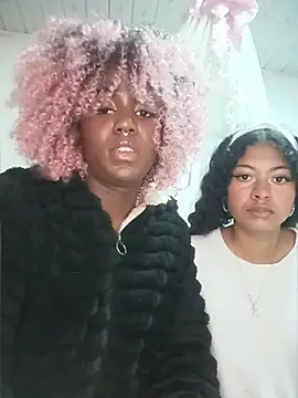 Pertunjukan Kamera Web KatyBelle_