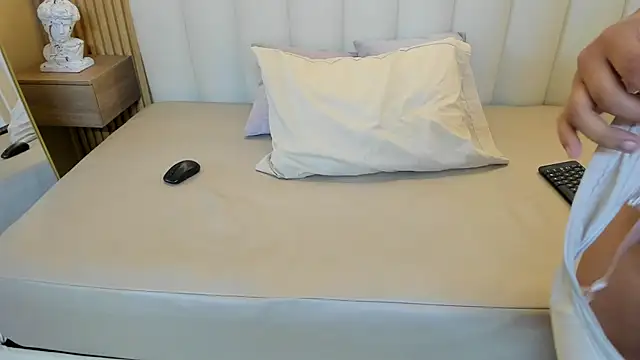 Show modela Michelle_Saenz_ na web-kameri