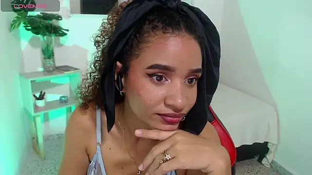 Alice_Grinnerk Adlı Modelin Canlı XXX Sohbeti