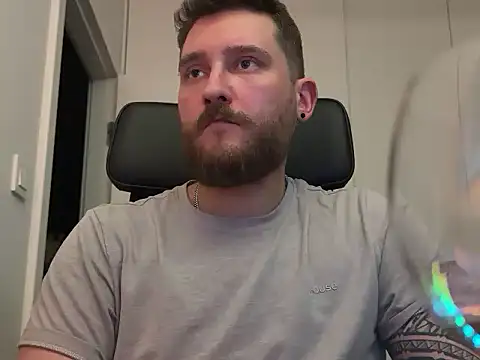 Show modela TacticalXXL7 na web-kameri