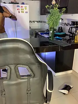 Adam_Byker: διαδικτυακό σόου στην κάμερα