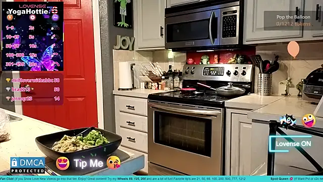 YogaHottie76 Show in webcam