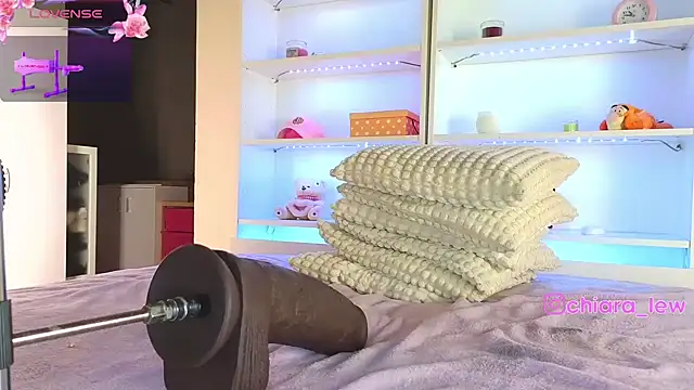ChiaraLewis Chat XXX live