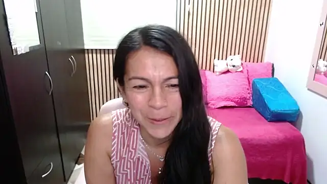 camilavargas_ Adlı Modelin Canlı XXX Sohbeti