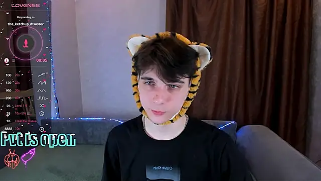 Aaron_Boom: онлайн-секс-чат