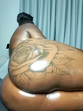 Chatroom XXX en direct de Hugemassivebootie