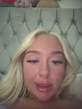 Vanillaheavennn's Live Chat Room