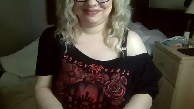 IvyWifey's Live Chat Room