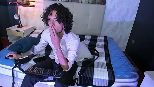 Skinny_Mac élő XXX-chatje