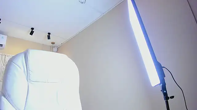 NahimiThompson's Live XXX Chat