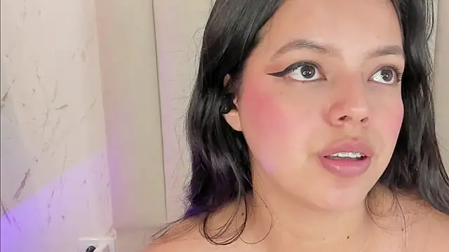 ViolettaRousee_'s Live XXX Chat