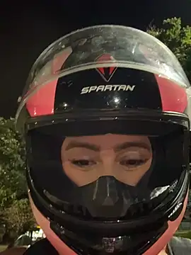 _kathaLopez_: διαδικτυακό σόου στην κάμερα