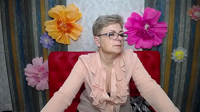 EmiliaGree's Live XXX Chat