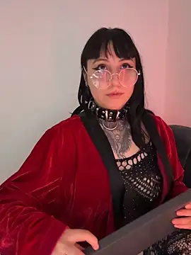 Ravenna666_: διαδικτυακό σόου στην κάμερα