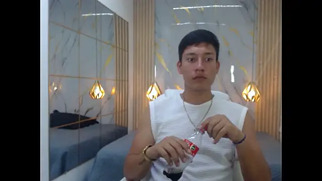 Show modela DominantBoy4 na web-kameri