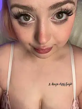 KellyMoors' Live XXX Chat