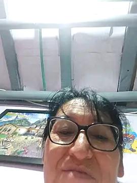 clarita_01's Live Chat Room