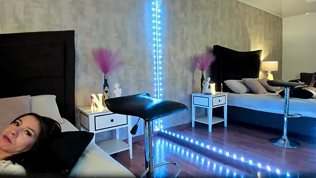 Pokazy przed kamerką – NahomyCarther