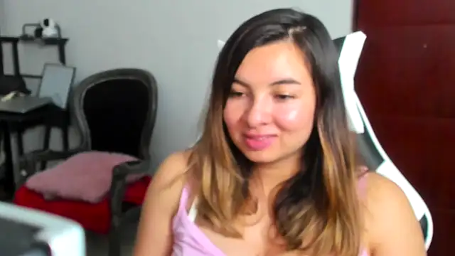 __Emma__11__Lecat_ Adlı Modelin Canlı XXX Sohbeti