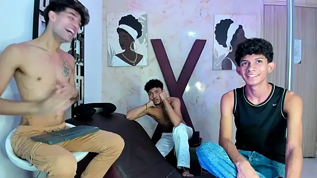 PRETTY_COCK1: διαδικτυακό σόου στην κάμερα