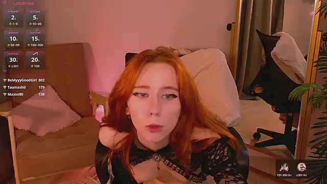 Asuka_miu: διαδικτυακό σόου στην κάμερα