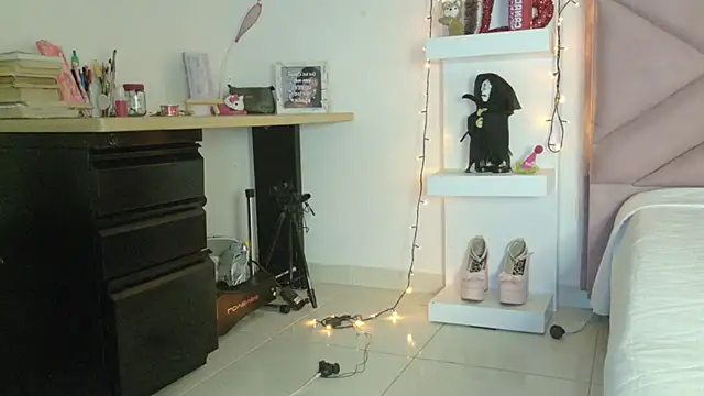 eva_sin18 Adlı Modelin Canlı XXX Sohbeti