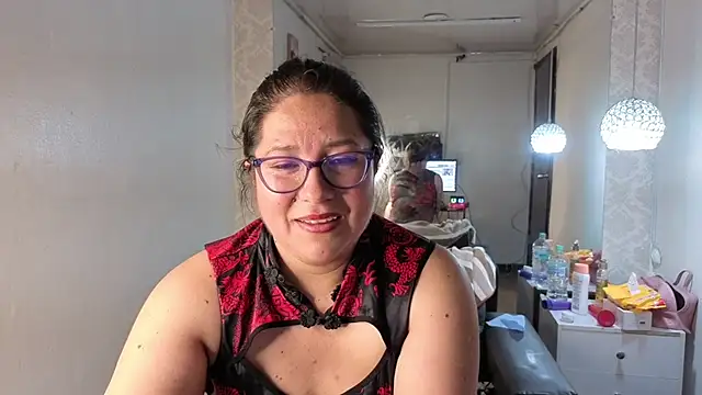 scarlett_widow_ Show in webcam