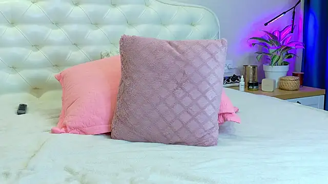 LadySweetWife's Webcam Show