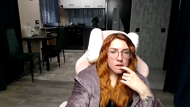 Chat +18 de Reginasmilee ao vivo